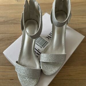 Like new!  Girls Silver glitter heels- 5 1/2